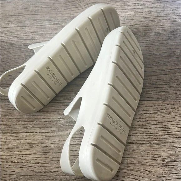 Bottega Veneta Clogs - Picture 13 of 17